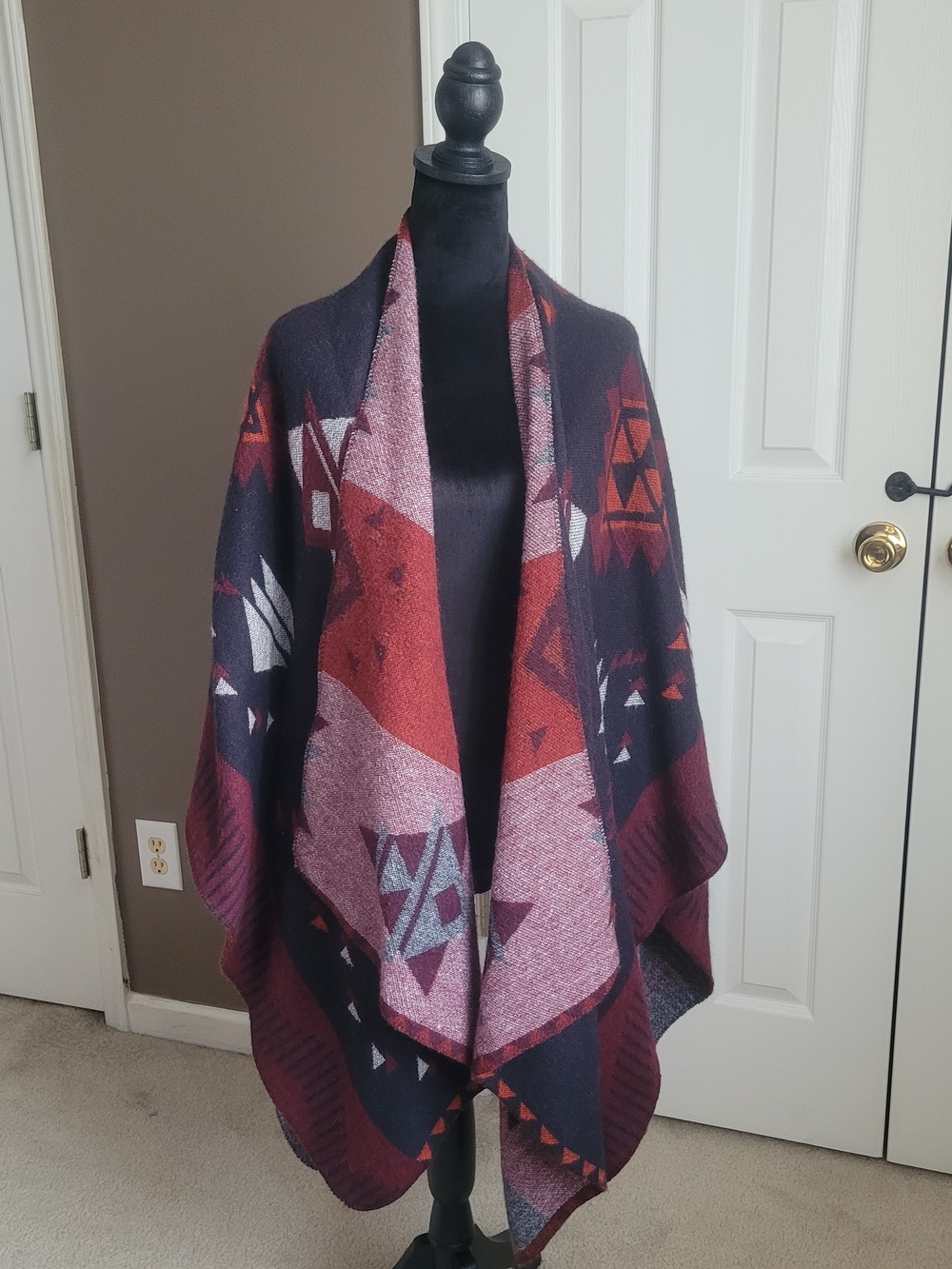 EARTHBOUND Burgundy & Navy Geometric Open-Front Cape